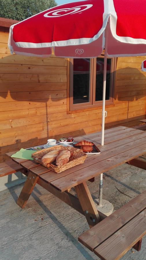 Camping Loisirs Des Groux Mousseaux-sur-Seine エクステリア 写真